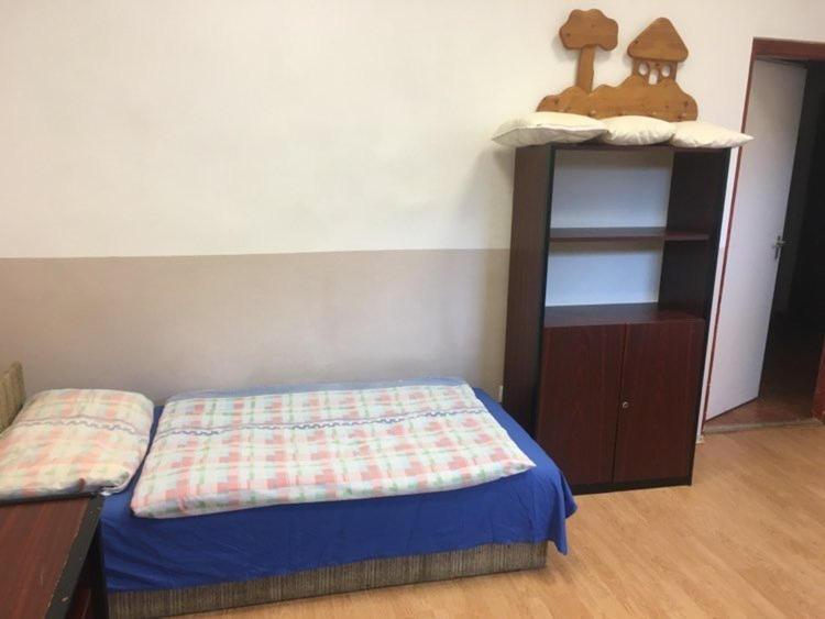 بيت شباب Goencoelhaz Vác المظهر الخارجي الصورة